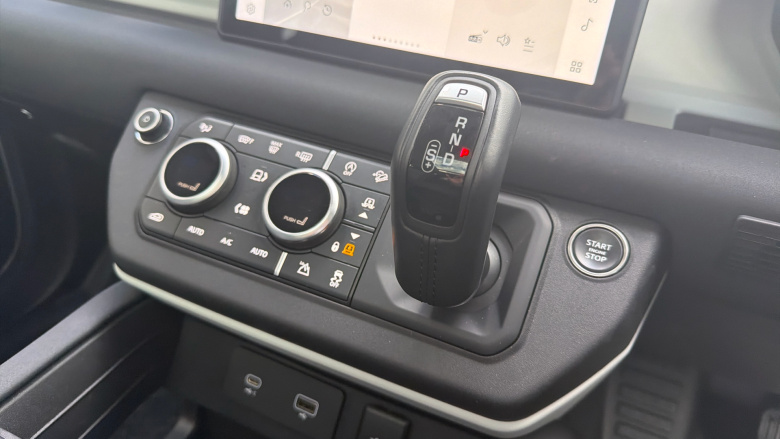 Land Rover Defender 3.0 D250 X-Dynamic SE 110 5dr Auto Diesel Estate